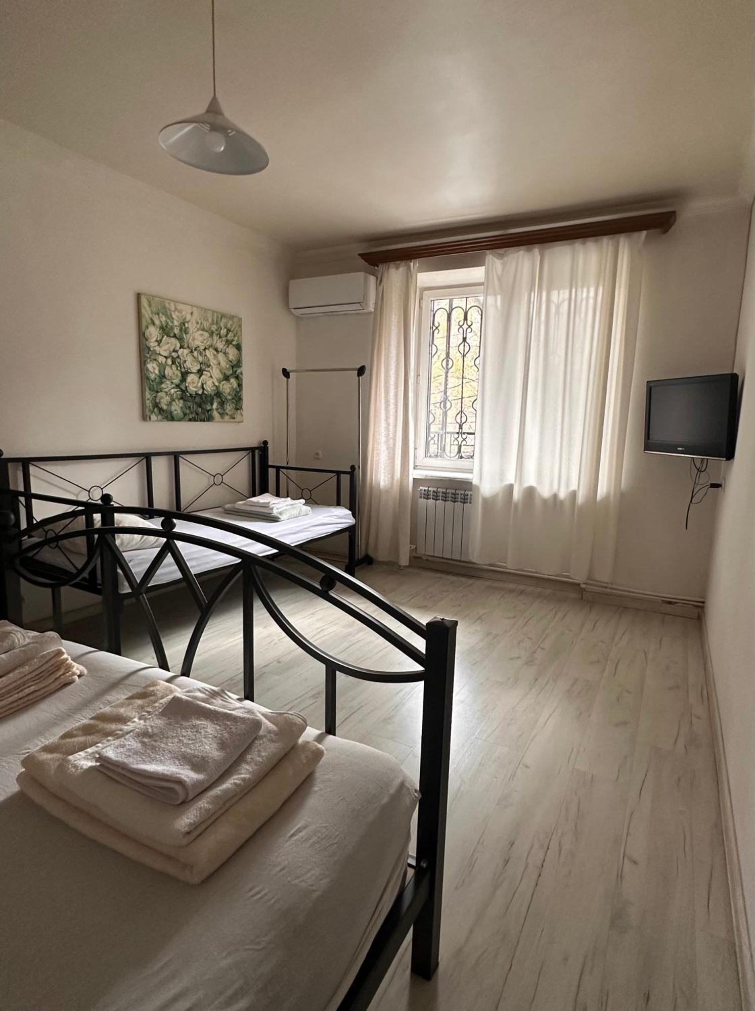 Apartment In The Center Of Erevan Exterior photo